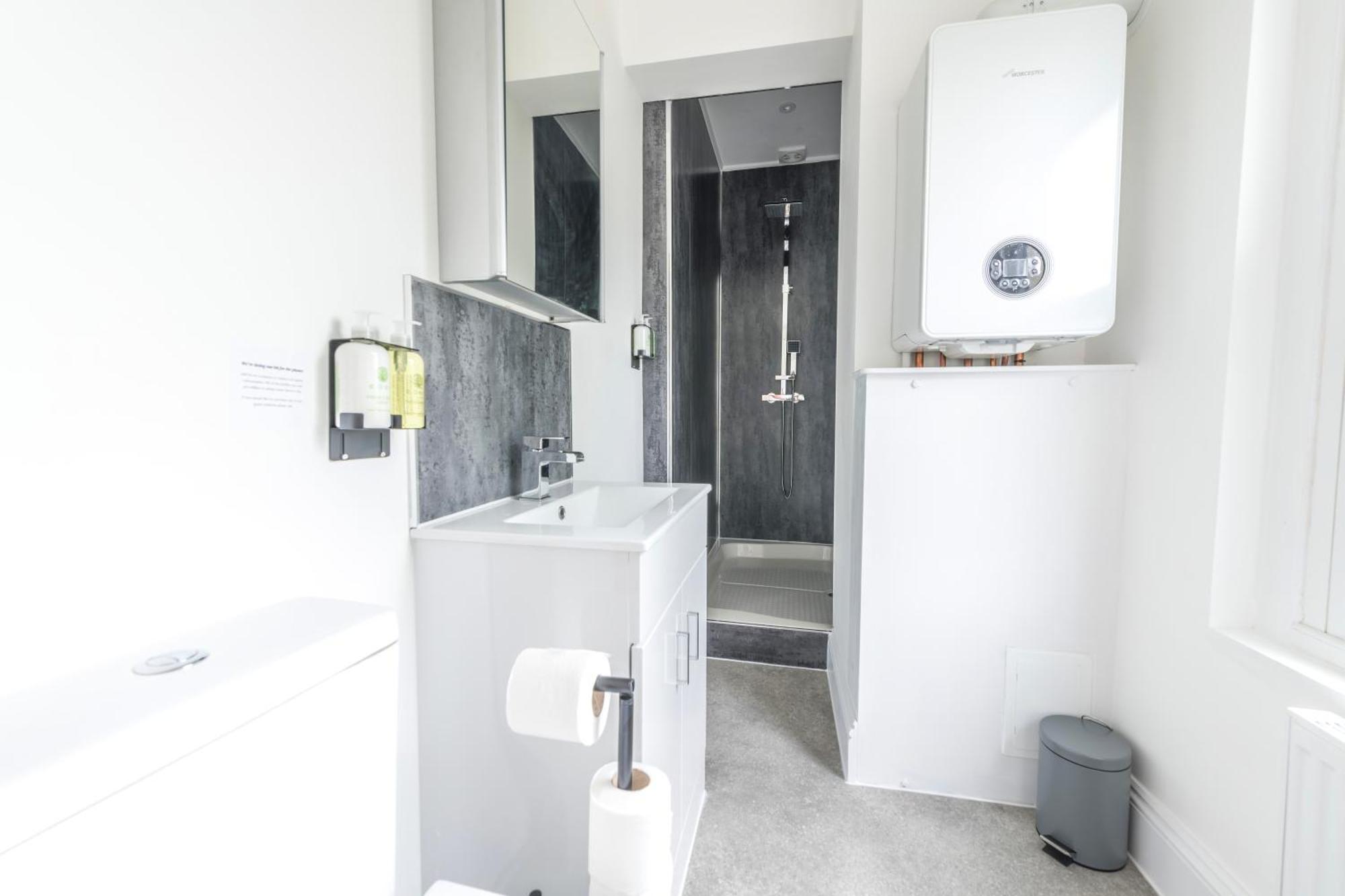 Skyfall With Free Parking For Families & Business By Prescott Apartments Bristol Esterno foto